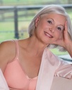 SATIN TRIM T-SHIRT BH - Schalen BH mit Satinbesatz im Dekolleté